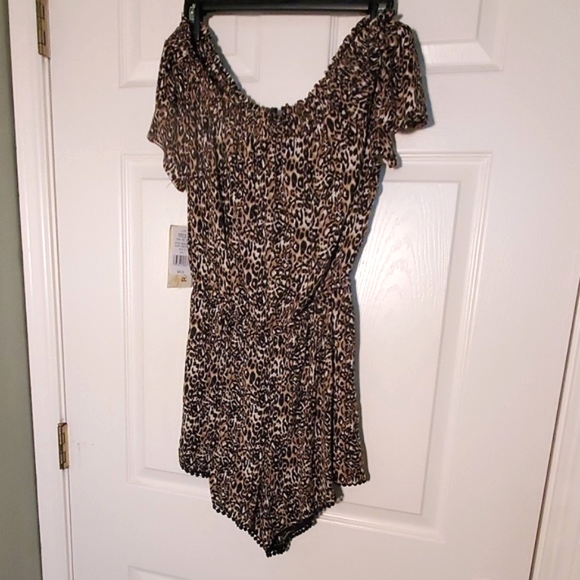 NWT Rewind Off-The-Shoulder Romper in Sandstorm - Picture 6 of 7